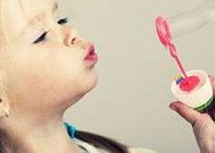 女性试管取卵少直接移植鲜胚好还是养囊移植囊胚好？